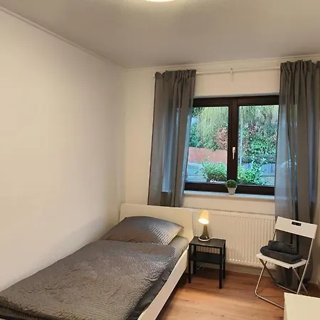 Voll-ausgestatte Mit Balkon Lägenhet *