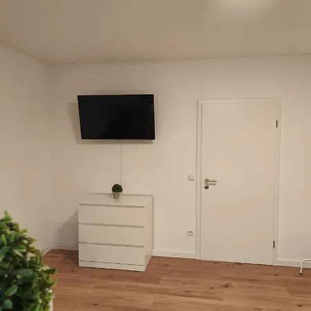 Voll-ausgestatte Mit Balkon Апартаменты *