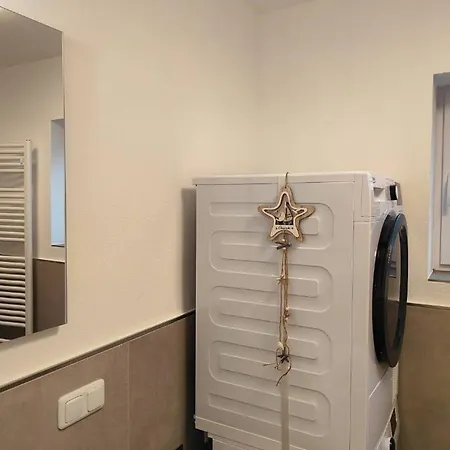 Voll-ausgestatte Mit Balkon Hainburg